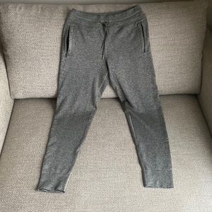 Womens lululemon jogger size 6